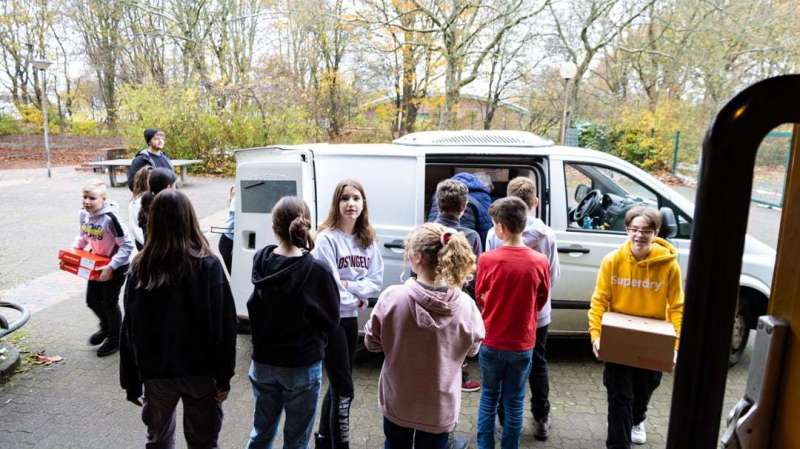 01-Weihnachtstrucker-2022-