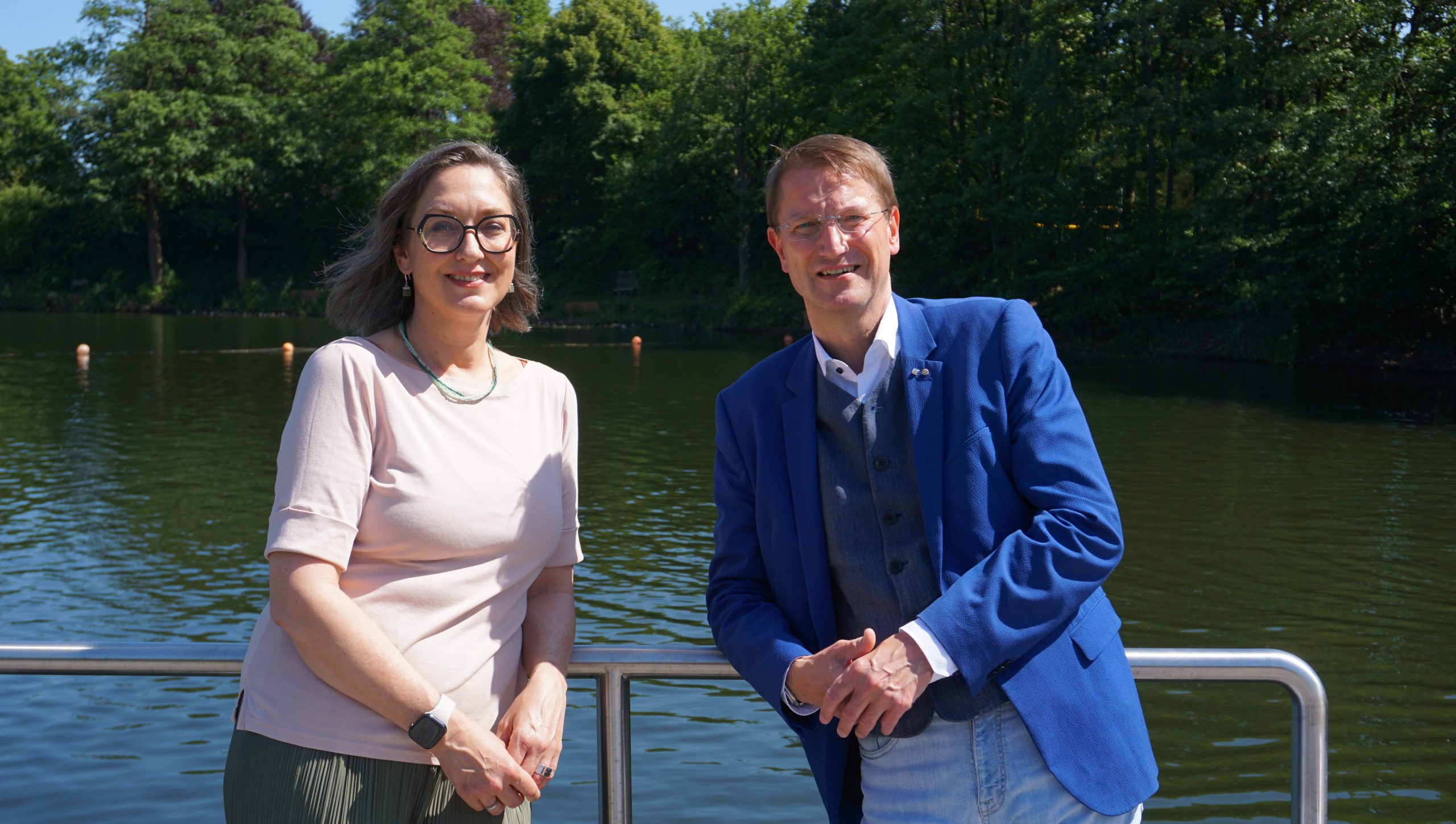 Clubpräsident Eisele und Bürgermeistering Schmidt im Beckersbergbad