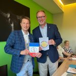 Wimpeltausch beim Clubbesuch